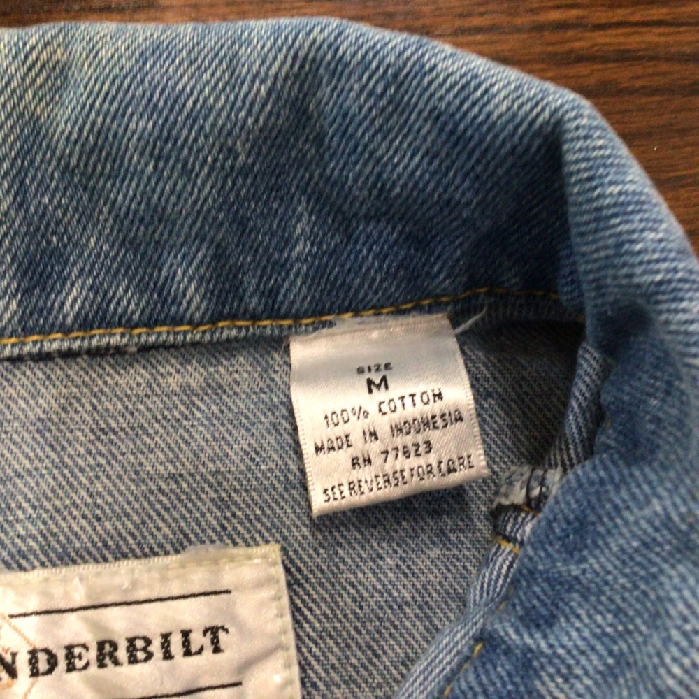 Vintage Gloria Vanderbilt denim jacket. Size medium great shape. - Picture 7 of 10